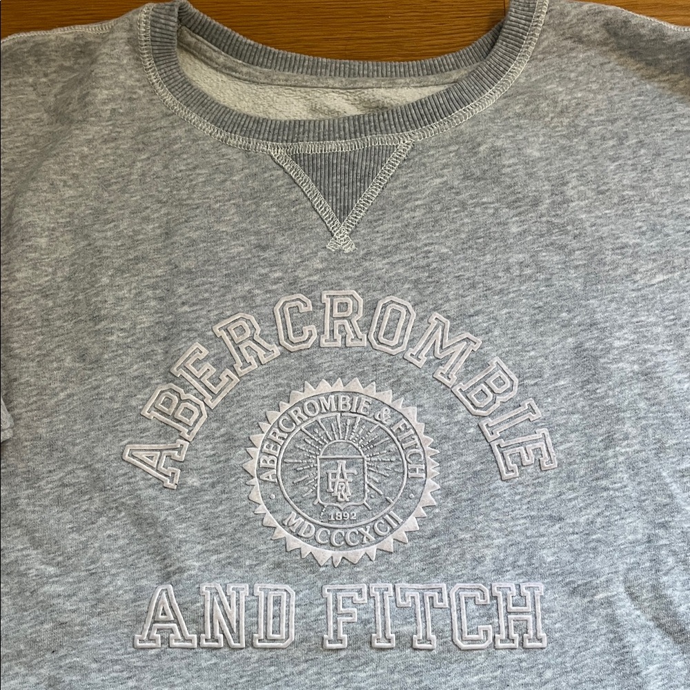 Abercrombie & Fitch Heather Gray cropped Crewneck